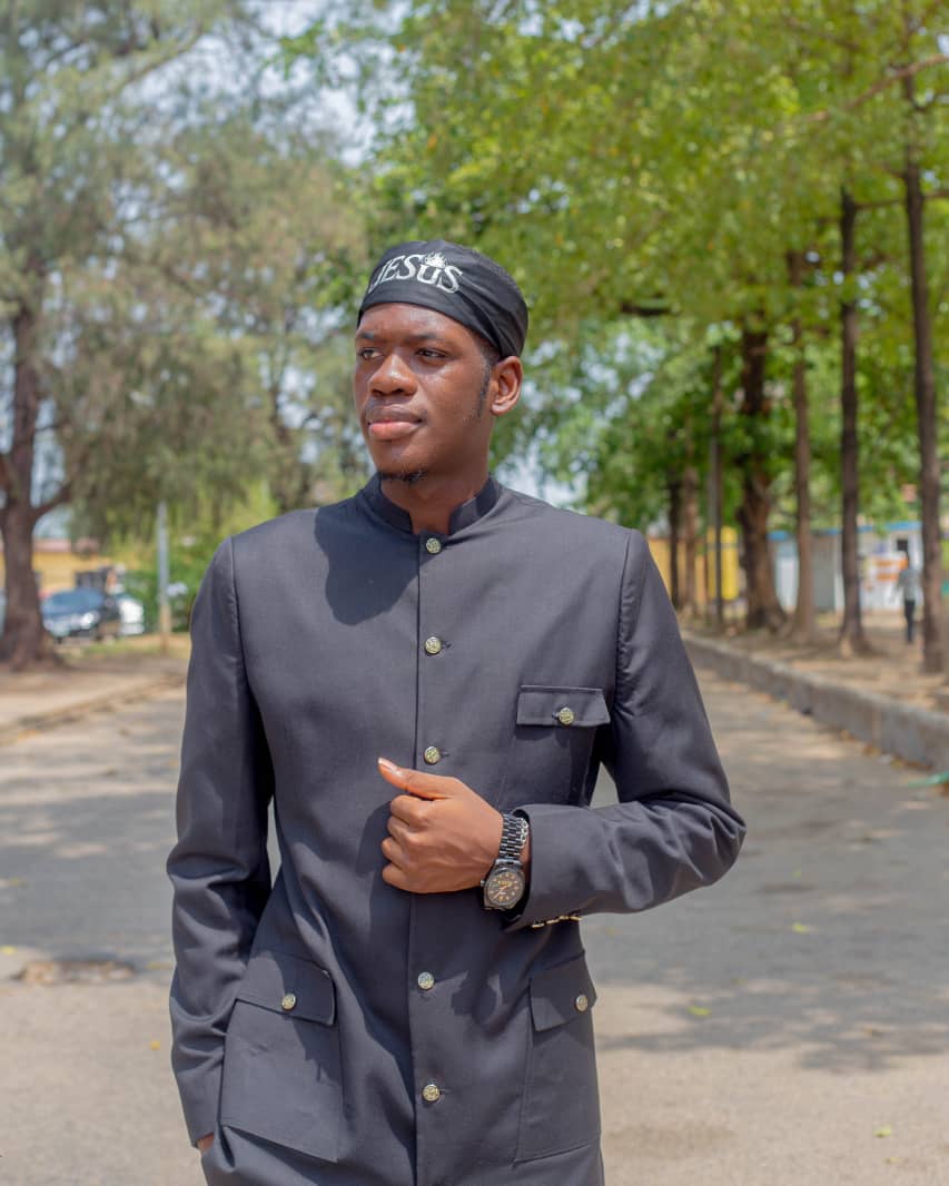 Ezra Akanni